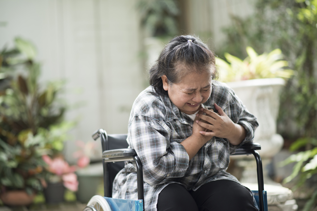 An woman on a wheelchair having a heart attack
